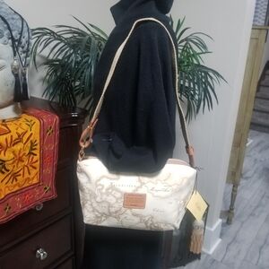 🆕️ Alviero Martini 1A CLASSE Geo Classic Print Shoulder Bag.